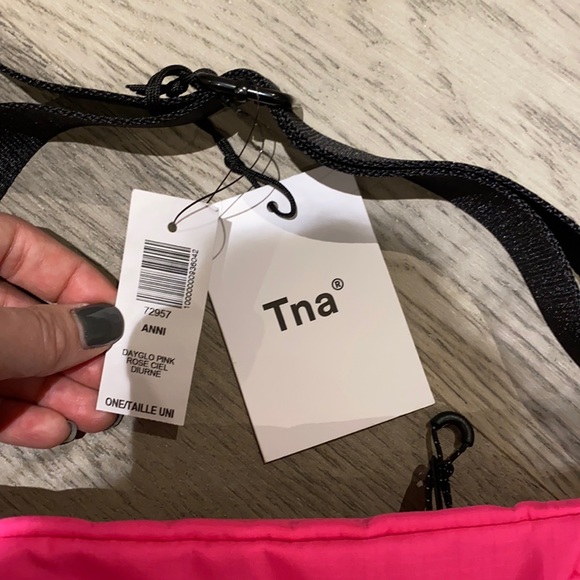 NWT Aritzia TNA | Anni Waist Pack | Hot Pink - Picture 5 of 6